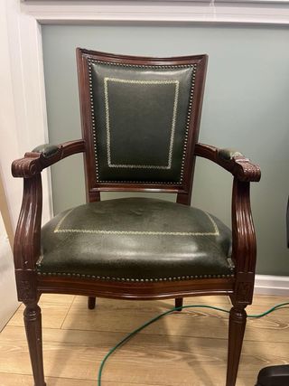 Se venden 2 sillones de despacho de piel y madera