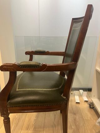 Se venden 2 sillones de despacho de piel y madera