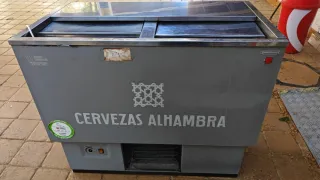 Botellero San Miguel y cervezas alhambra