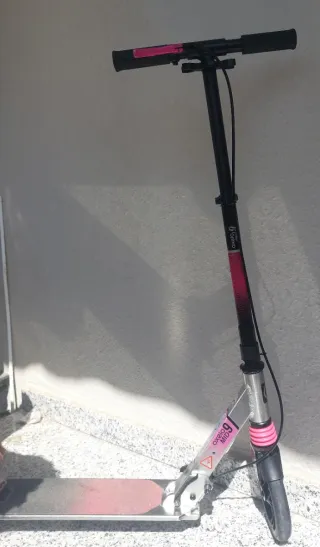 Patinete Oxelo MID 9 rosa usado en dos ocasiones..