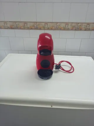 Cafetera Dolce Gusto Roja