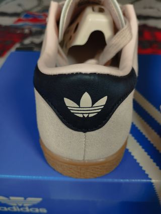Adidas Stadt Beige/Negro Talla 37