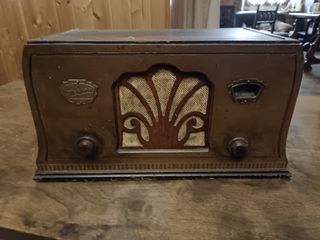 Radio Zenith Marrón