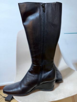 Botas de piel negras