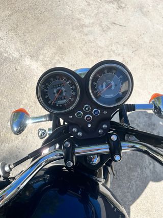 Triumph Bonneville 865cc Azul y Blanca