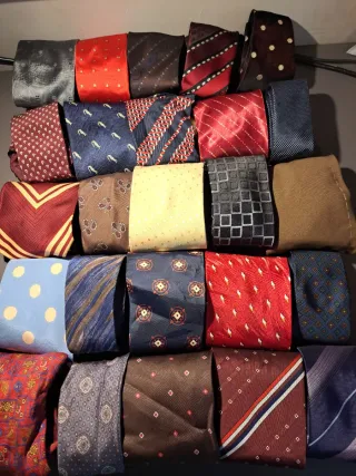 F) Lotto 25 cravatte uomo