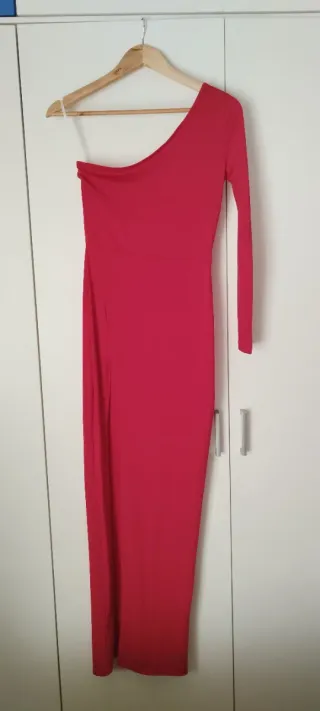 Vestido largo rojo con abertura