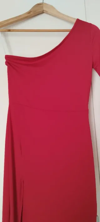 Vestido largo rojo con abertura