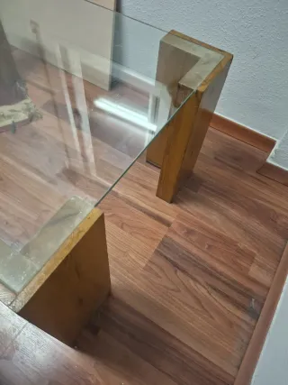 Mesa de centro de madera y cristal