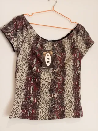 Camiseta estampado tipo serpiente Talla S nueva