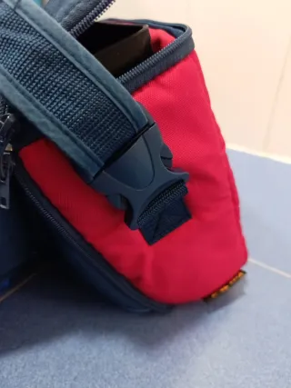 Trona de viaje con compartimentos