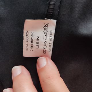 Vestido negro satinado strapless