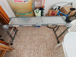 Escalera larga tipo andamio