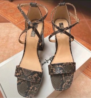 Tacones de plataforma con estampado de serpiente