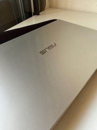 ASUS VivoBook F409U 14” Plata
