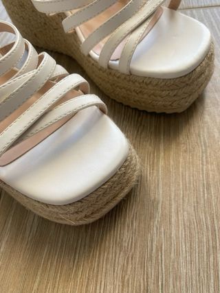 Sandalias cuña Ciaodao blancas talla 39