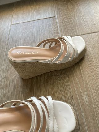 Sandalias cuña Ciaodao blancas talla 39