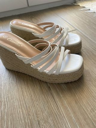 Sandalias cuña Ciaodao blancas talla 39