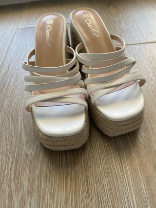Sandalias cuña Ciaodao blancas talla 39