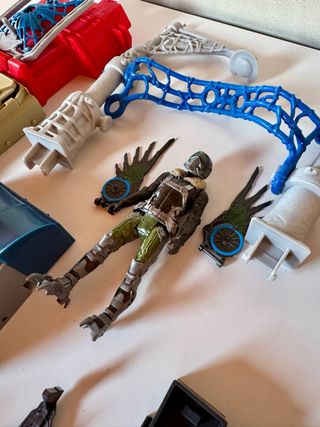 MARVEL SPIDER-MAN VULTURE ATTACK SET