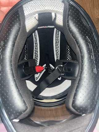 Casco de moto Astone negro y rojo