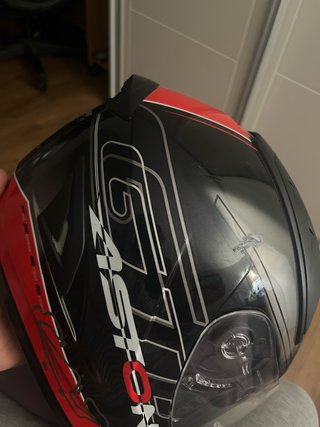 Casco de moto Astone negro y rojo