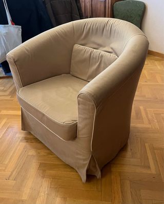 Sillón cómodo tapizado beige