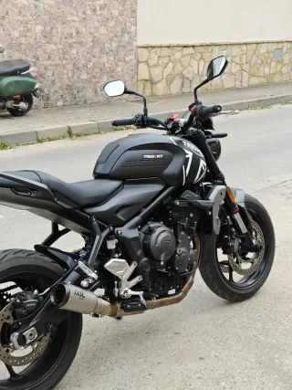 Escape Ixil Race Xtrem RC Triumph trident