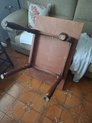 Tavolo da centro in mogano con regalo in cristallo