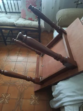 Tavolo da centro in mogano con regalo in cristallo