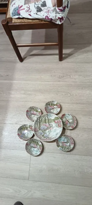 Piatto fondo grande in ceramica e sei coppette