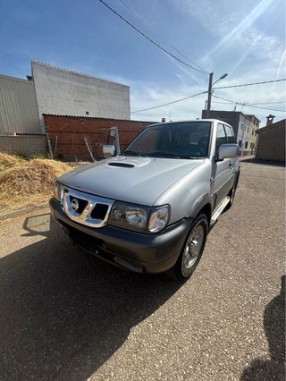Nissan Terrano II 2001