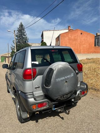 Nissan Terrano II 2001