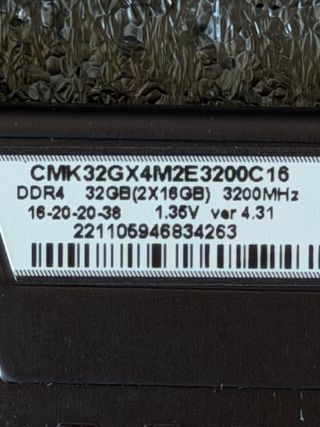 2x 16 GB Corsair Vengeance LPX DDR4 32GB RAM