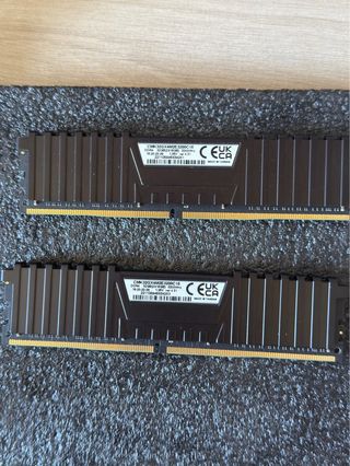2x 16 GB Corsair Vengeance LPX DDR4 32GB RAM