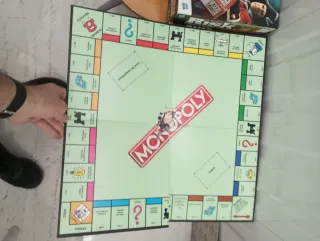 Juegos de mesa: Monopoly, Risk, Cluedo