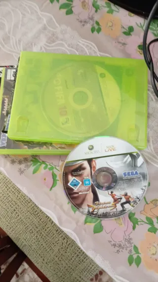 Xbox 360 Blanca con 2 mandos