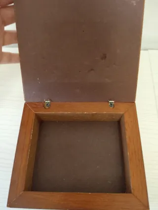 Portagioie in legno con decorazioni