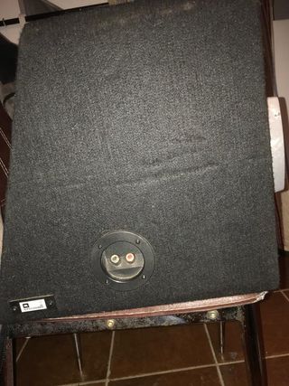 Subwoofer JBL con Cajón