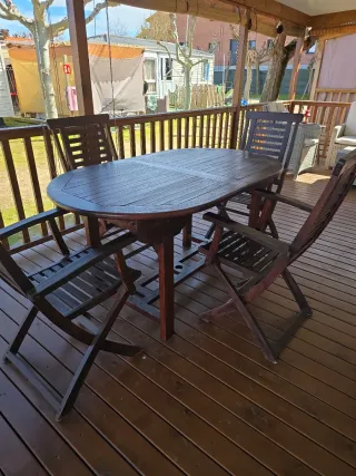 Mesa extensible y 4 sillas de teka plegables jardi