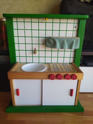 Cocinita infantil de madera antigua