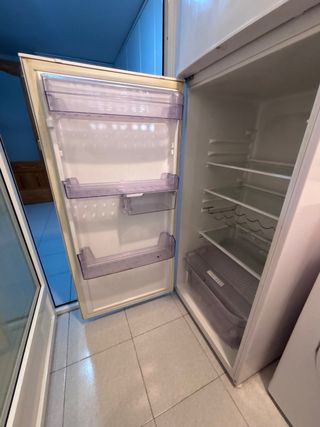Nevera combi Beko con congelador