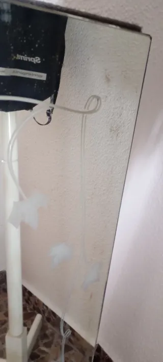 Espejo decorativo con marco de madera.  Grande.