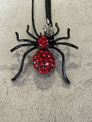 Collana gotica ragno rosso nero