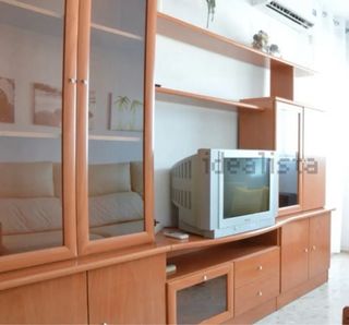 Mueble de salón madera y cristal