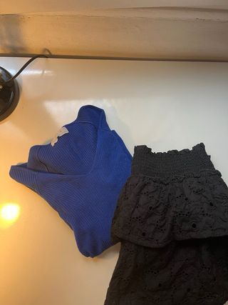 Jersey azul eléctrico escote pico