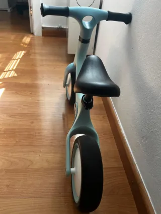 Bici de equilibrio infantil azul