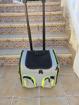 Transportín Flamingo con ruedas para perros y gato