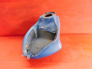 SERBATOIO BENZINA CARBURANTE DANNO TRIUMPH STREET