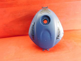 SERBATOIO BENZINA CARBURANTE DANNO TRIUMPH STREET